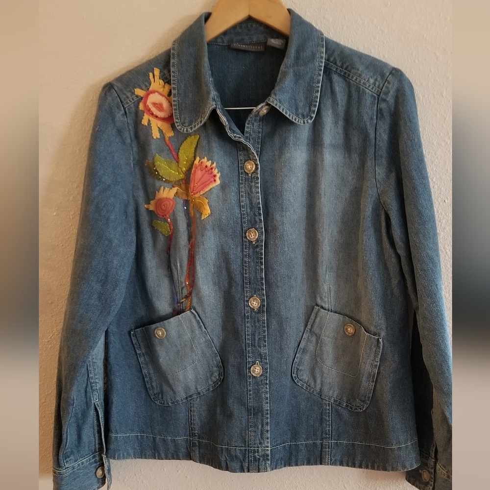 Relativity womens Blue denim flower  embellished shirt size Large